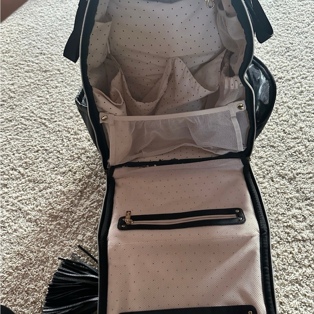 Itzy Ritzy Boss Diaper Bag and
Bottle Bag set in Black with gold accents - Picture 4 of 7